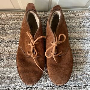 UGG Men's Maksim Chukka S/N 1126879
Boot Size 11